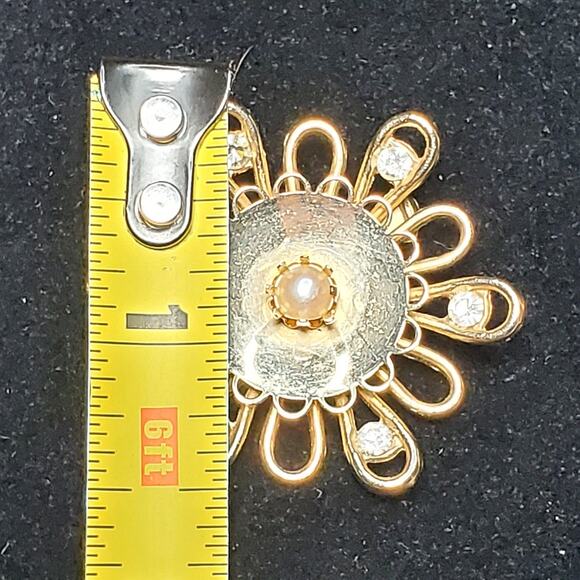 Clear Rhinestone Faux Pearl Gold Tone Vtg Unsigned 1.5" Floral Flower - Picture 4 of 4